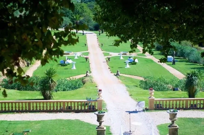 Les jardins à la française, leurs allées et leurs balustrades